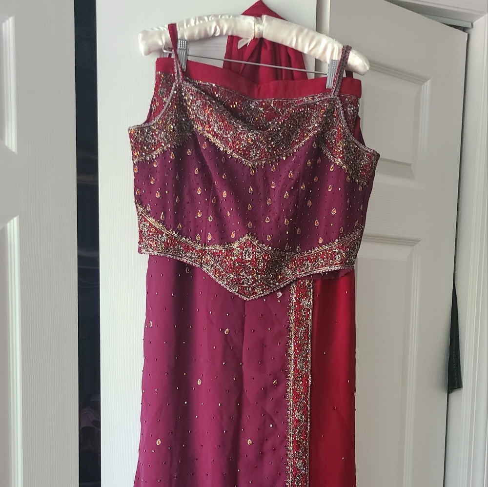 Shade of burgundy langa